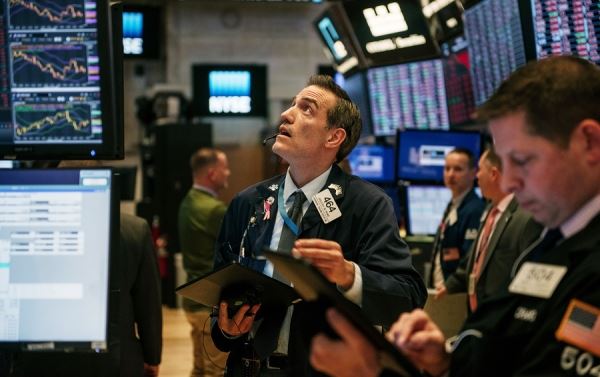 «Не бегайте по скользкому полу в крови»: как реагировать на обвал на фондовом рынке