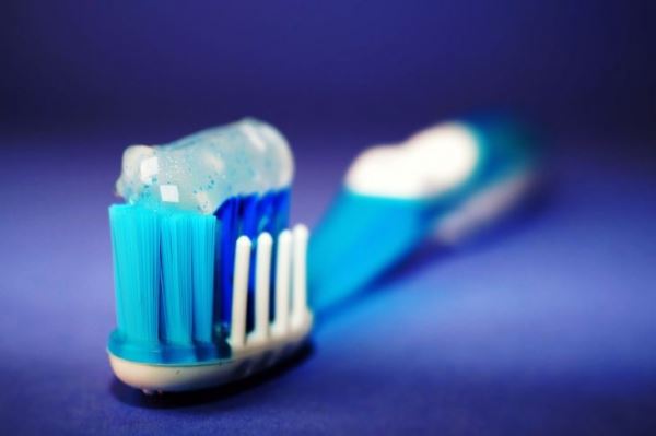 Почему нельзя сразу после еды чистить зубы: ответ ученых