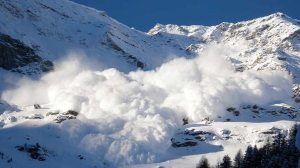 В Болгарии российский турист выжил под накрывшей его снежной лавиной